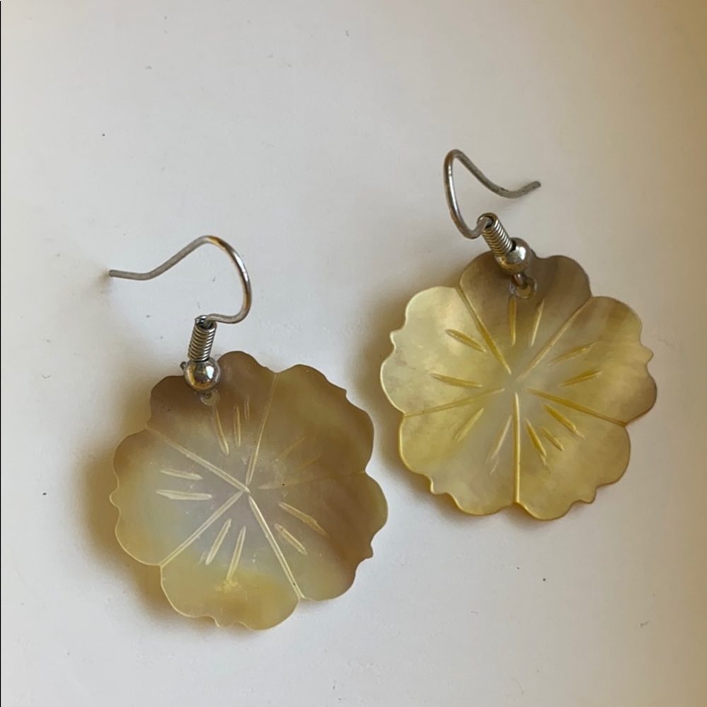 Shell Earrings as Cherry Blossom🌸🐚Made in Hawaii